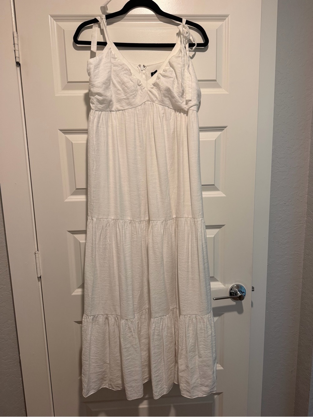 Express White Tiered Maxi Dress Size L Tie Shoulder Sweetheart Cottagecore